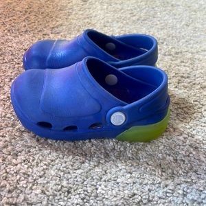 Stride Rite light up croc-like sandals size 6
